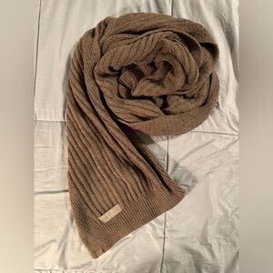 Barefoot dreams grey scarf